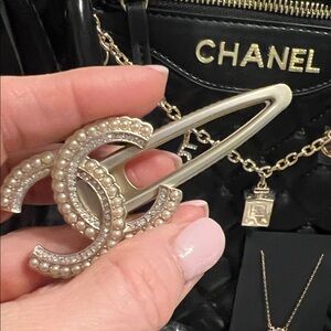 Pearl-Embellished CC Hair Clip in Gold and Cream